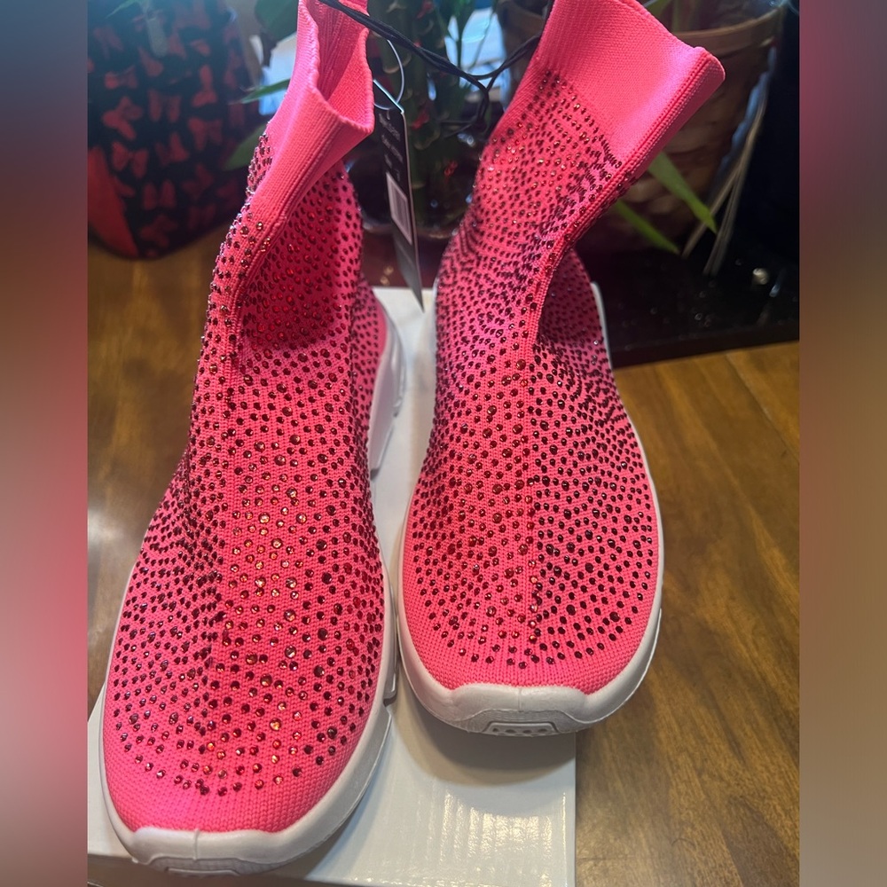 7-K pink sock sneakers